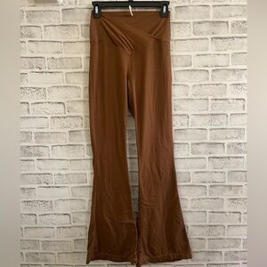 Women’s Earthbound Trading Co. brown crossover flare leggings Small
